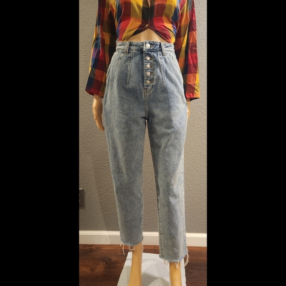 Retro Highwaisted Jeans - Picture 3 of 15